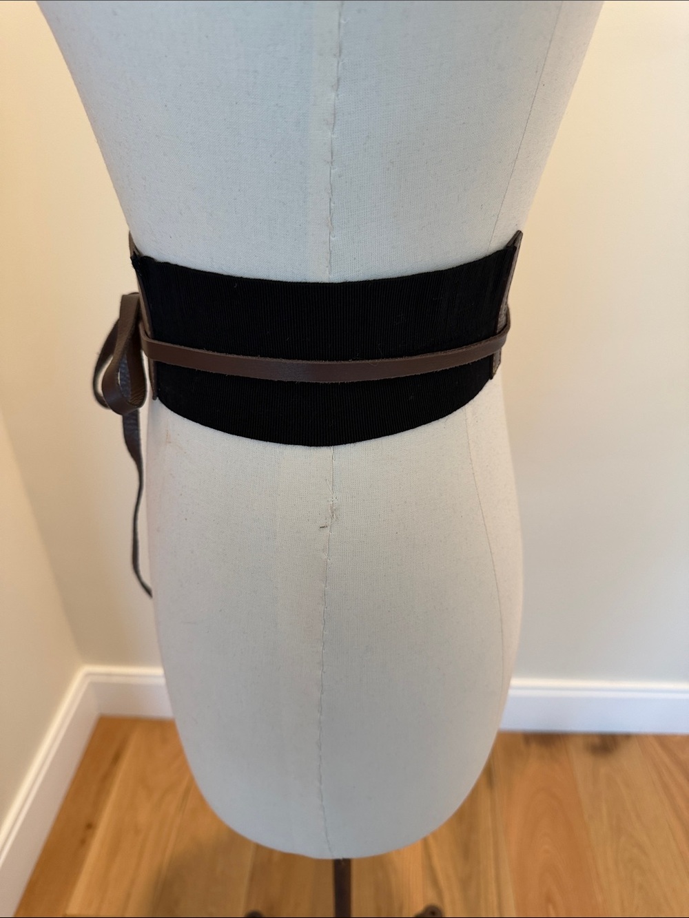Not Brown Faux Leather Waist Tie Belt for Women.  Made In Italy. - Picture 2 of 4